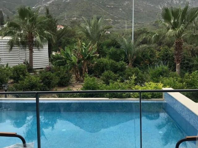 Eine traumhafte Unterkunft in Kyrenia Bellapaiste: 4+1 Luxusresidenz zur Tagesmiete