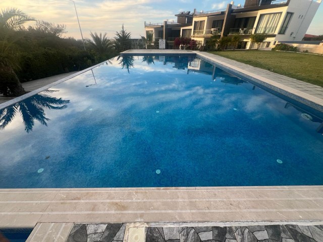 TÄGLICHE MIETE 4+1 TWIN VILLA BELLAPAIS/KYRENIA (MIT PRIVATEM POOL, GEMEINSAMEN POOL)