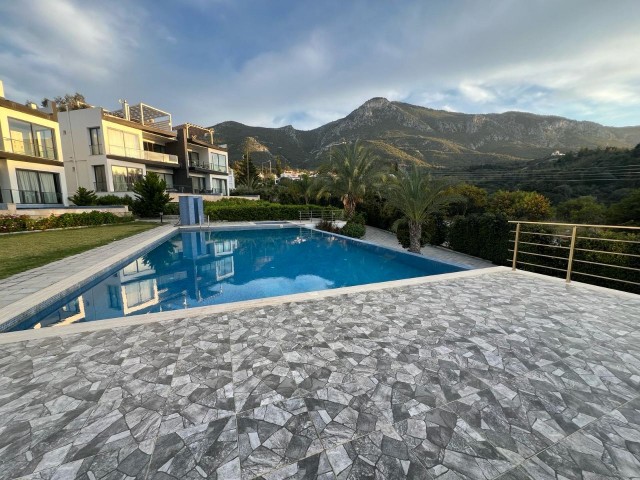 TÄGLICHE MIETE 4+1 TWIN VILLA BELLAPAIS/KYRENIA (MIT PRIVATEM POOL, GEMEINSAMEN POOL)