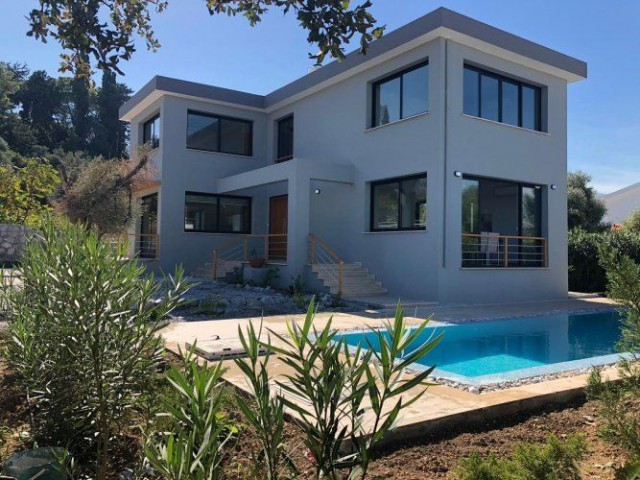 4+1 VILLA FOR SALE IN KYRENIA/CATALKOY WITHIN HALF A DONE LAND ** 