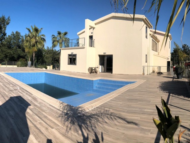 4+1 Villa mit Pool zum Verkauf auf 2 Dekaden Grundstück in Edremit, Kyrenia