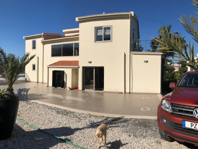 4+1 Villa mit Pool zum Verkauf auf 2 Dekaden Grundstück in Edremit, Kyrenia