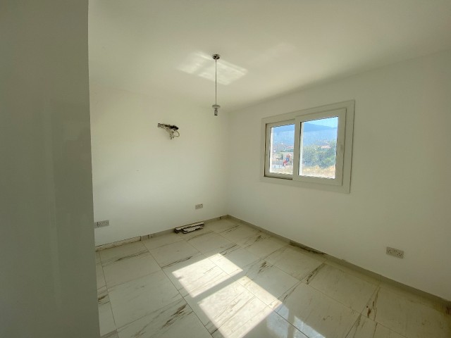 Girne/Alsancak'ta Havuzlu Sitede Satılık 3+1 Daire