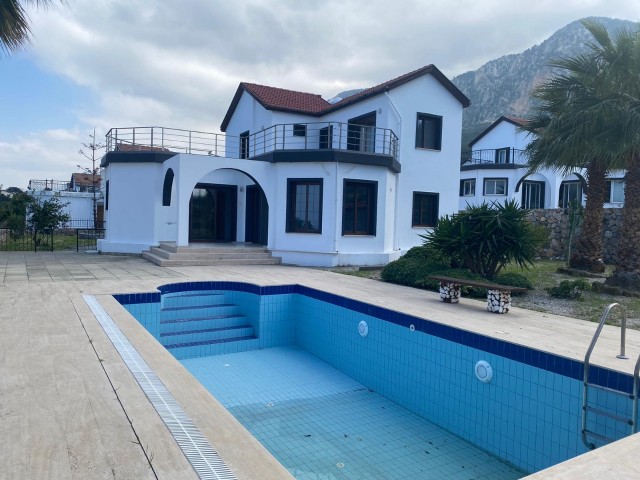 Zu verkaufen 4+1 Villa mit privatem Pool in Kyrenia/Lapta