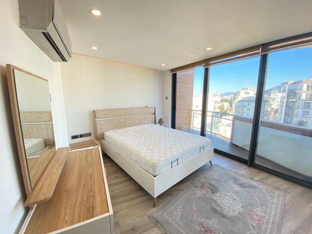 2+1 Luxuswohnung zum Verkauf auf einem Grundstück mit Pool im Zentrum von Kyrenia