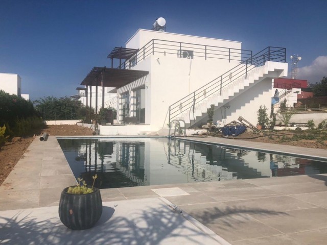 Villa mit privatem Pool zum Verkauf in der Gegend von Kyrenia/Bahçeli...