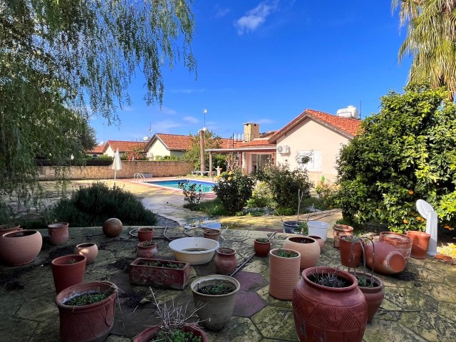 Bungalow mit Garten, Kamin, privatem Pool zu vermieten in Çatalköy, Kyrenia