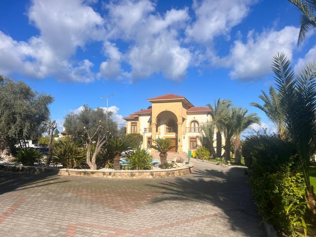 Villa zum Verkauf auf 6,5 Dekar in Kyrenia/Edremit