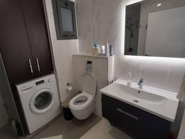 2+1 Luxuswohnung zur Miete in einem Komplex mit Pool im Zentrum von Kyrenia +90 533 845 78 94