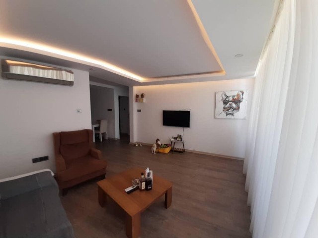 2+1 Luxuswohnung zur Miete in einem Komplex mit Pool im Zentrum von Kyrenia +90 533 845 78 94