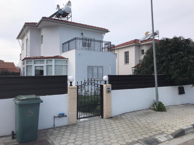 Girne/Alsancak'ta Satılık 3+1 Villa