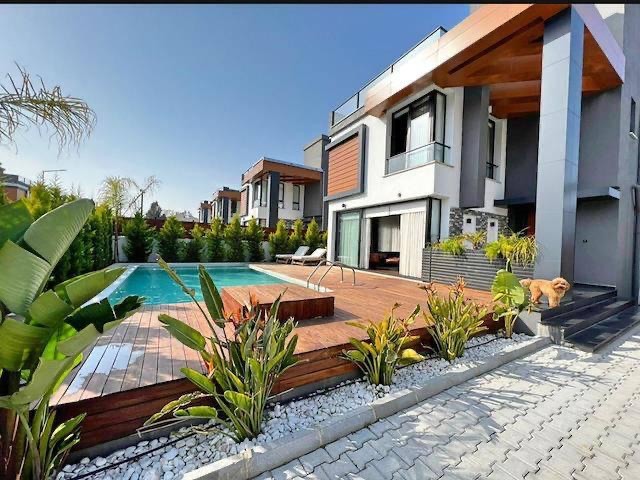 2+1 moderne Luxusvilla zum Verkauf in Çatalköy