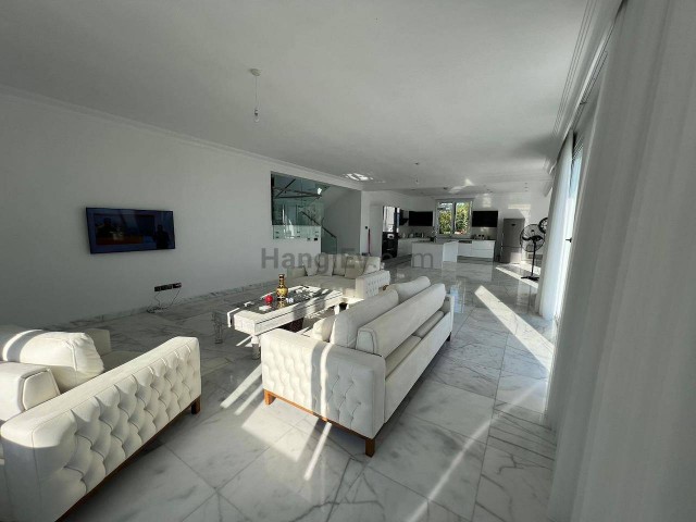 Super-Luxusvilla zum Verkauf auf einem Grundstück von 2378 m² in Kyrenia/Karmi