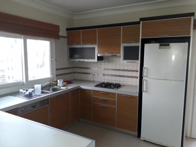 Penthouse Mieten in Aşağı Girne, Kyrenia