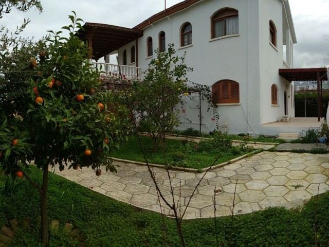 4 yatak odalı villa