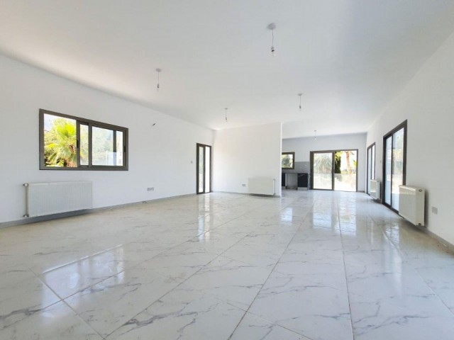 754,5 m2 Villa mit voller Aussicht zum Verkauf im Zentrum von Kyrenia ** 