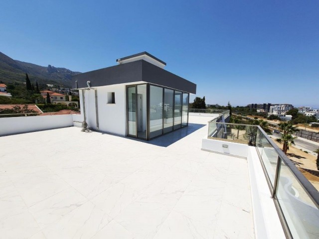 754,5 m2 Villa mit voller Aussicht zum Verkauf im Zentrum von Kyrenia ** 