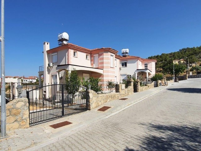 3+1 Villa mit Pool in Kyrenia Karsiyaka zu verkaufen ** 