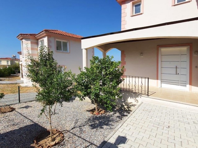 Girne Karşıyaka'da Satılık 3+1 Havuzlu Villa