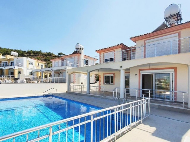 3+1 Villa mit Pool in Kyrenia Karsiyaka zu verkaufen ** 