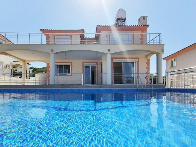 3+1 Villa mit Pool in Kyrenia Karsiyaka zu verkaufen ** 