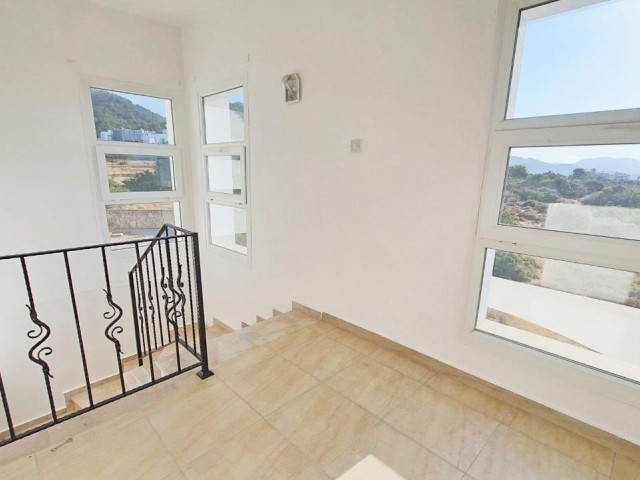 KYRENIA KARSIYAKA 3 + 1 VILLA MIT MEERBLICK ZU VERKAUFEN ** 