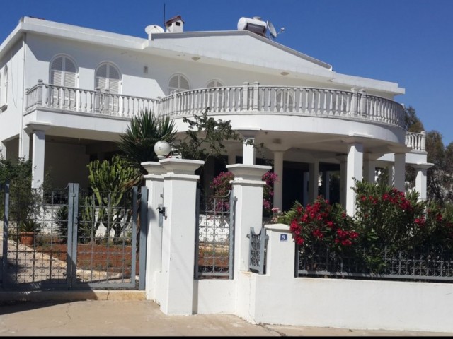 3 + 1 SPACIOUS ,TURKISH VILLA IN NICOSIA ** 