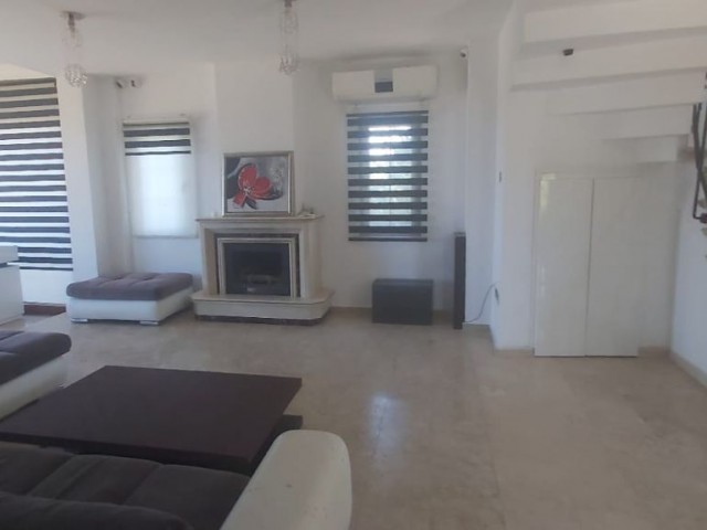 Satılık 4 yatak odalı Villa 