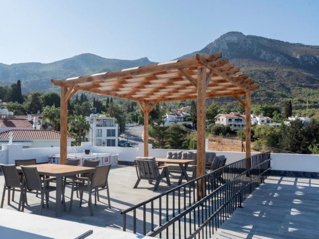 NEUESTES,ERSTKLASSIGES,LUXURIÖSES 2+1 RESIDENCE ZUM VERKAUF IN DER PRESTIGETRÄCHTIGSTEN ADRESSE VON KYRENIA ** 