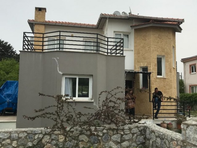 Kyrenia Catalkoy ozel 3 + 1 Villa ** 