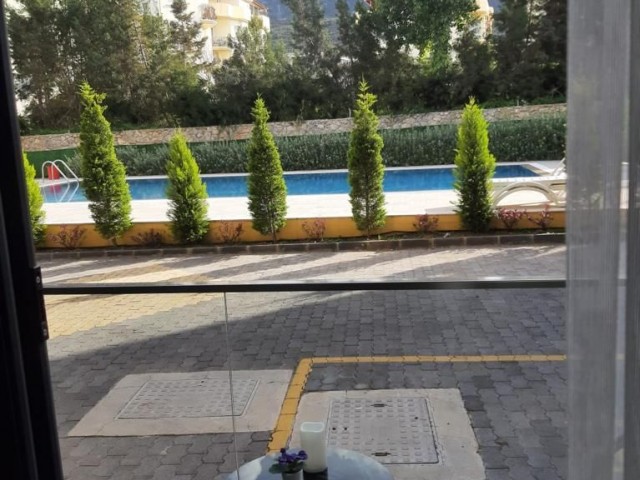 تخت برای اجاره in Alsancak, گیرنه