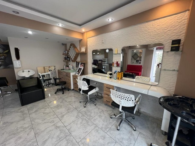 FURNISHED BEAUTY SALON FOR RENT AND FOR SALE IN CENTRAL GUINEA - HAIRDRESSER