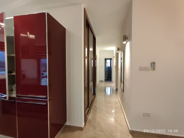  GİRNE MERKEZ DE  LÜKS KİRALİK PENTHOUSE DAİRE 