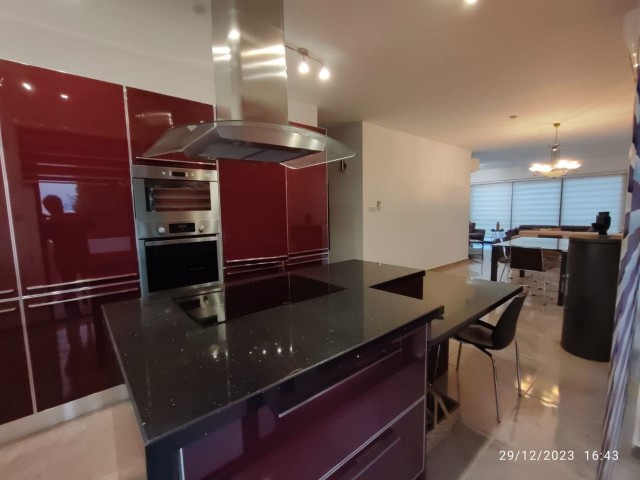  GİRNE MERKEZ DE  LÜKS KİRALİK PENTHOUSE DAİRE 