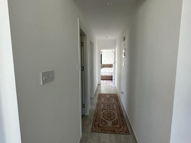 GİRNE MERKEZ DE MUHTEŞEM DENİZ DAĞ MANZARALI SATILIK PENTHOUSE DAIRE