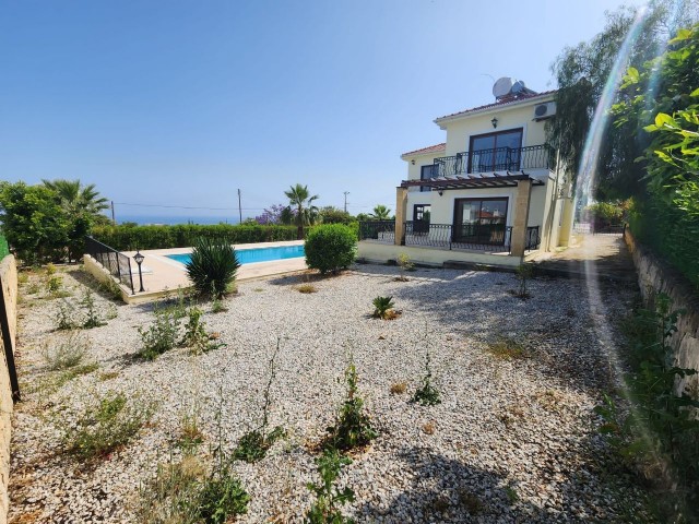 VILLA ZU VERKAUFEN IN OZANKÖY MIT PRIVATEM POOL UND WUNDERBAREM MEERBLICK