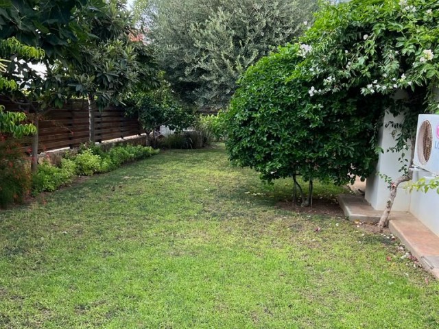 LUXURIÖSE VILLA ZU VERMIETEN IN ÇATALKÖY MIT GROSSEM GARTEN UND MEERBLICK