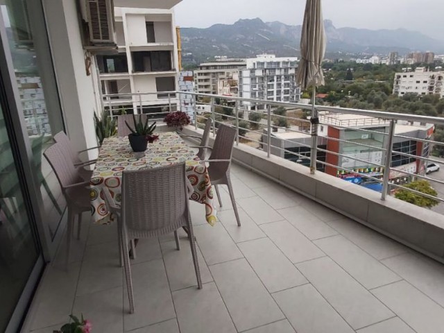 LUXUSWOHNUNG ZUM VERKAUF IM TÜRKISCHEN KOÇAN AN DER STRASSE IM KYRENIA-ZENTRUM