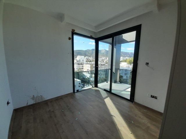 2+1 SATILIK GİRNE MERKEZDE PENTHOUSE DAİRE