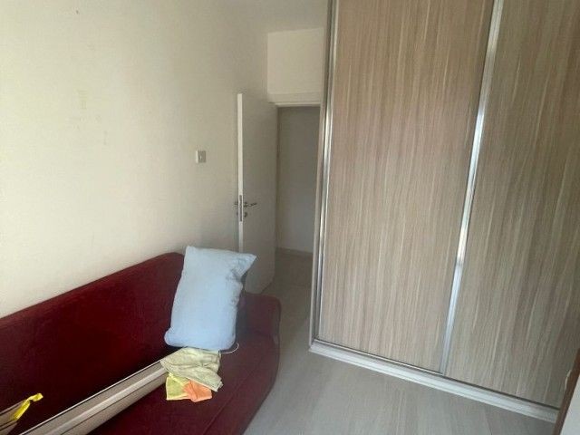 PENTHOUSE-WOHNUNG ZU VERMIETEN IM KYRENIA CENTER