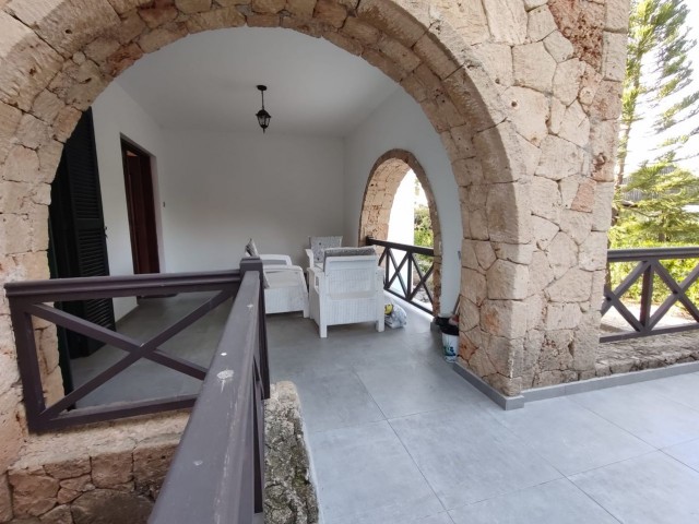 LUXUSVILLA ZUM VERKAUF IN GIRNE OZANKÖY IN DER NÄHE DES SAH-MARKTES