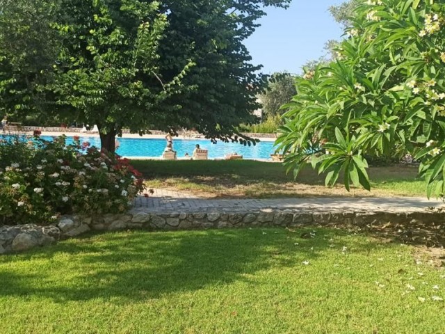 SECHS VILLA ZU VERMIETEN IN EINER ANLAGE MIT POOL IN GIRNE