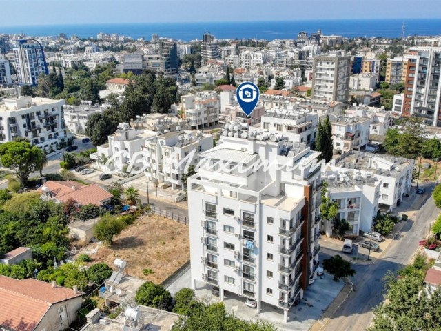 2 + 1 new apartment for emergency sale in the center of Kyrenia, the new old one is in very good condition ** 