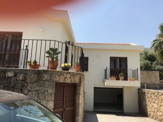 Villa for sale in the mountain town of Chatalkoy From Girne (Kyrenia) 15 minutes by car.