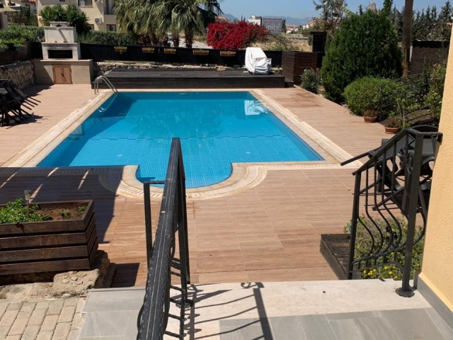 Çatalköy Esentepe daily rental villa 3+1, furnished, with private pool, parking lot, close to the sea, two storeys. £156 per day ** 