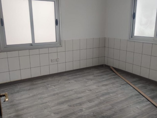 GIRNE karakum bolgesinde KIRALIK 3+1 dukkan duplex esyasiz,