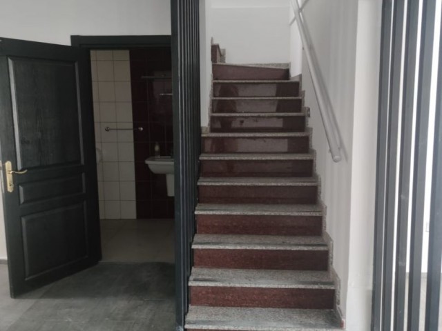 GIRNE karakum bolgesinde KIRALIK 3+1 dukkan duplex esyasiz,