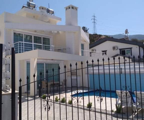 Villa zu verkaufen in Kyrenia-Alsancak 3 + 1 ** 