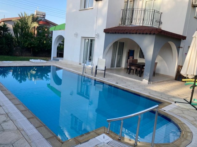 Girne -Karsiyka kiralik gunluk villa 4+1.