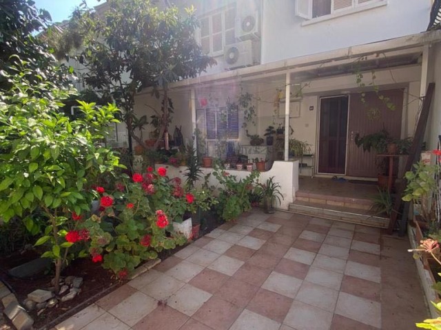 Girne merkezde 3+1 villa satılık 